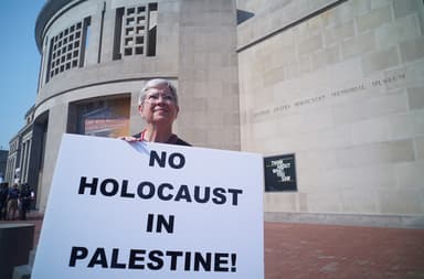 “Gaza = Auschwitz”